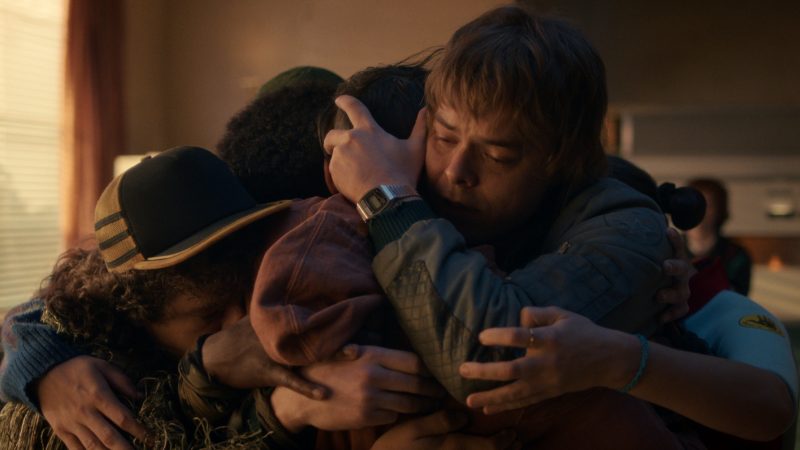 《怪奇物语》第五季第7集引发评分大战：粉丝反击针对争议场景的差评轰炸-乐久游-我爱你游戏(521yx.cn)